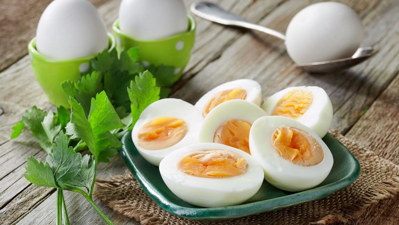 ovos cozidos em uma dieta