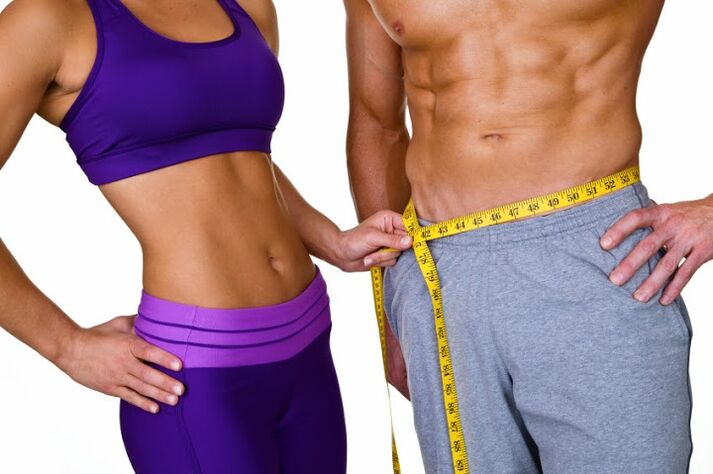 Um homem e uma mulher que perderam peso na barriga